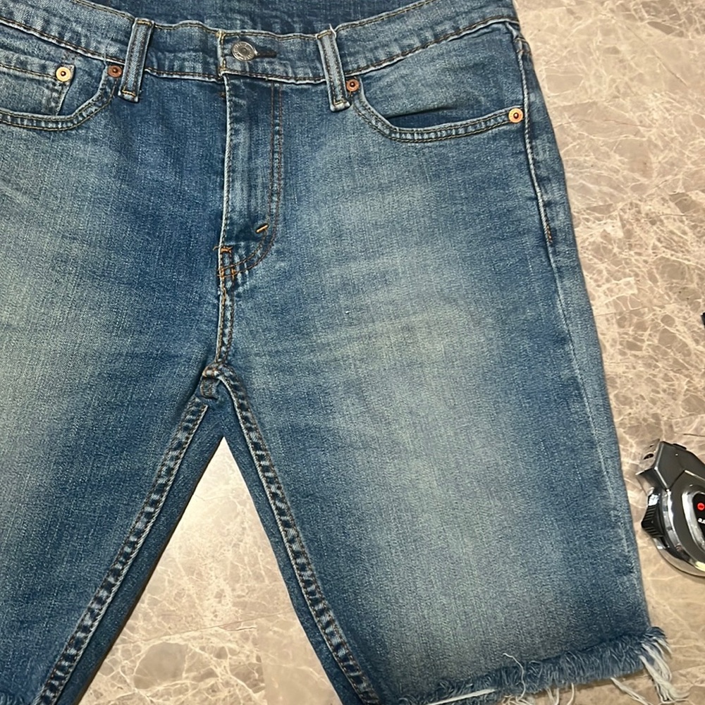 Woman’s 511 Levi shorts frayed bottoms says size 33